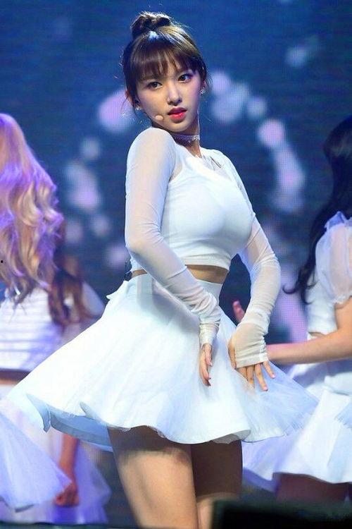 娱乐八卦每日爆料程潇,娱乐八卦中的闪耀星辉